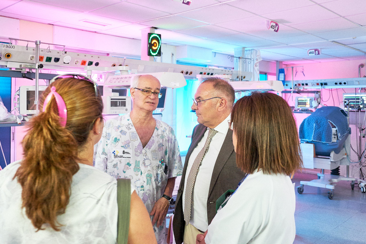 Visita a la UCI de Neonatologu00eda del HUC